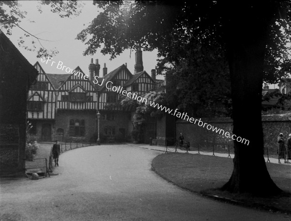 OLD HOUSES OUTSIDE CLOSE